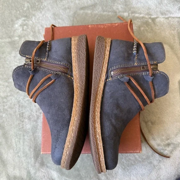 Born Navy Blue Suede Booties Size 8 - Picture 6 of 12